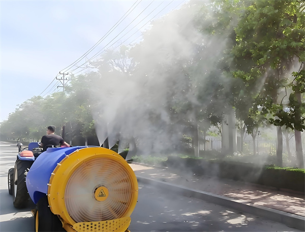 果樹園農家が牽引式果樹園噴霧器を好む理由時間を節約し徹底した果樹保護