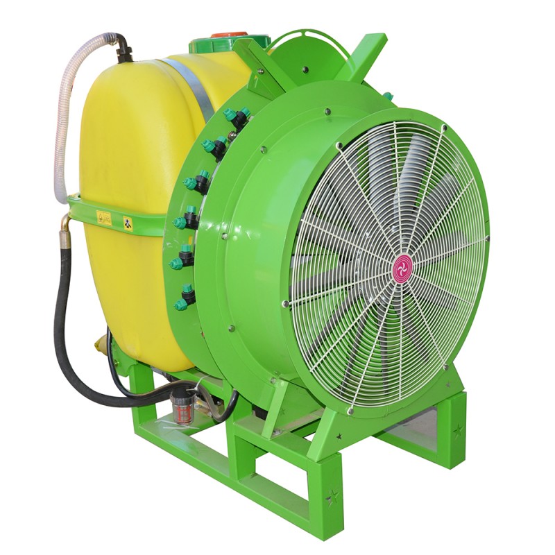 取り付けられた庭園用噴霧器